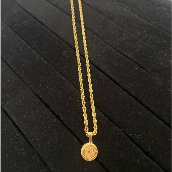 Slide jewels gold necklace with circle pendent - Picture 9 of 14